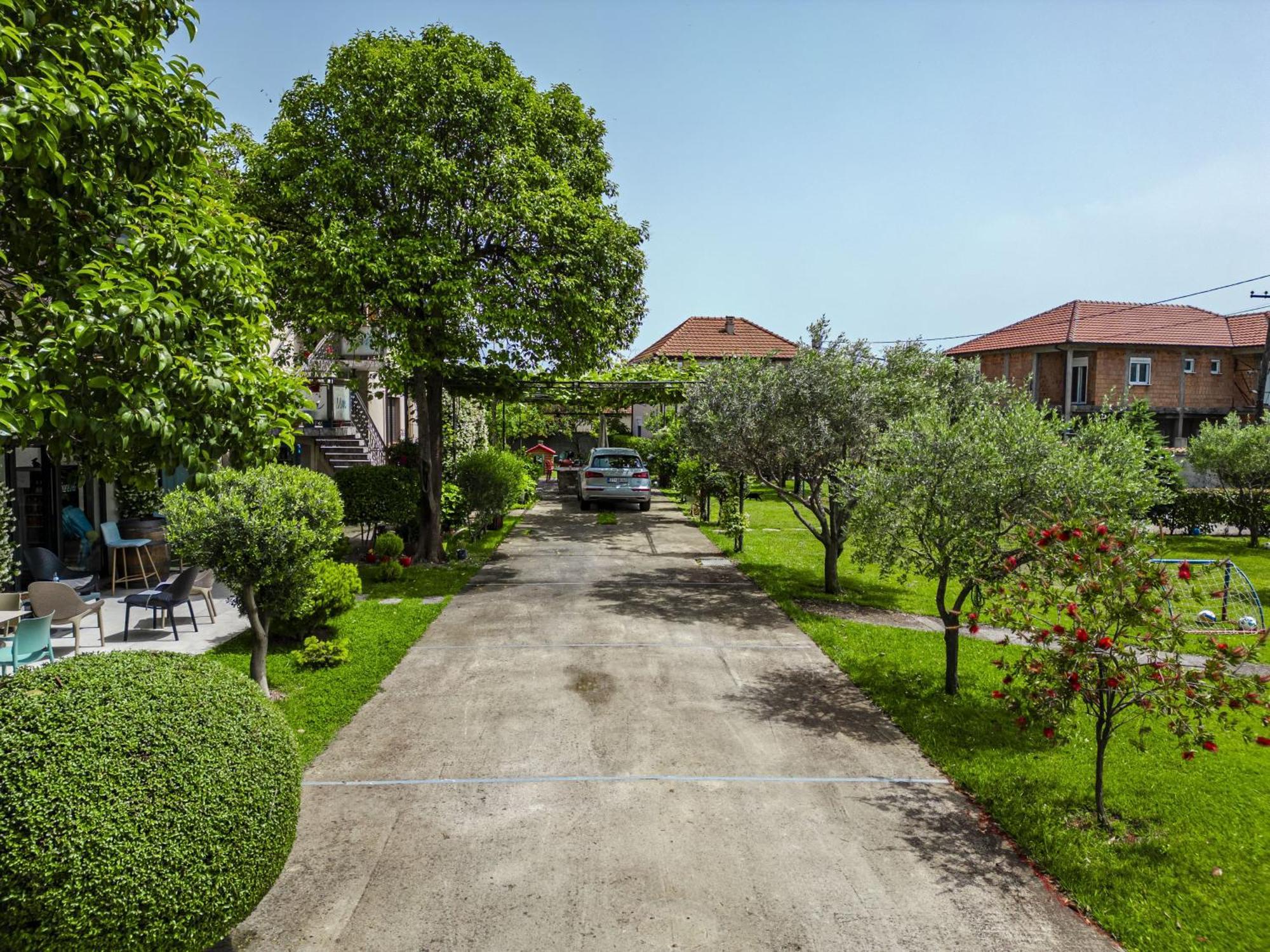 Apartments Aerodrom พอดโกริกา ภายนอก รูปภาพ